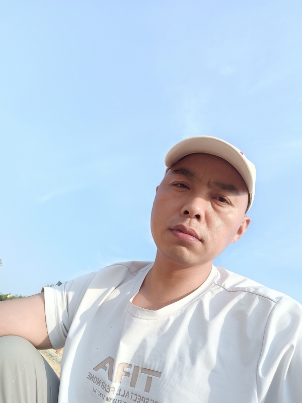 哥哥的第一张照片--信阳相亲服务中心