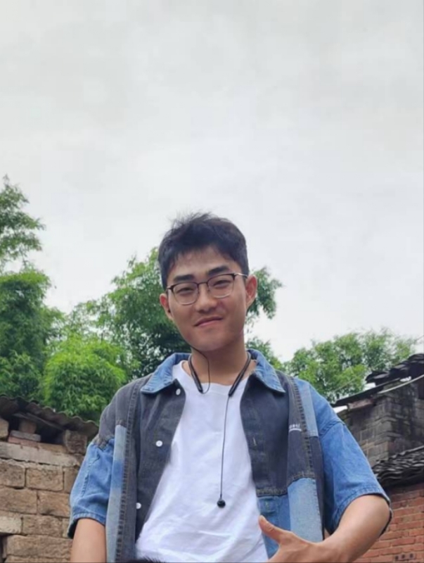 越努力越幸运的第一张照片--信阳相亲服务中心