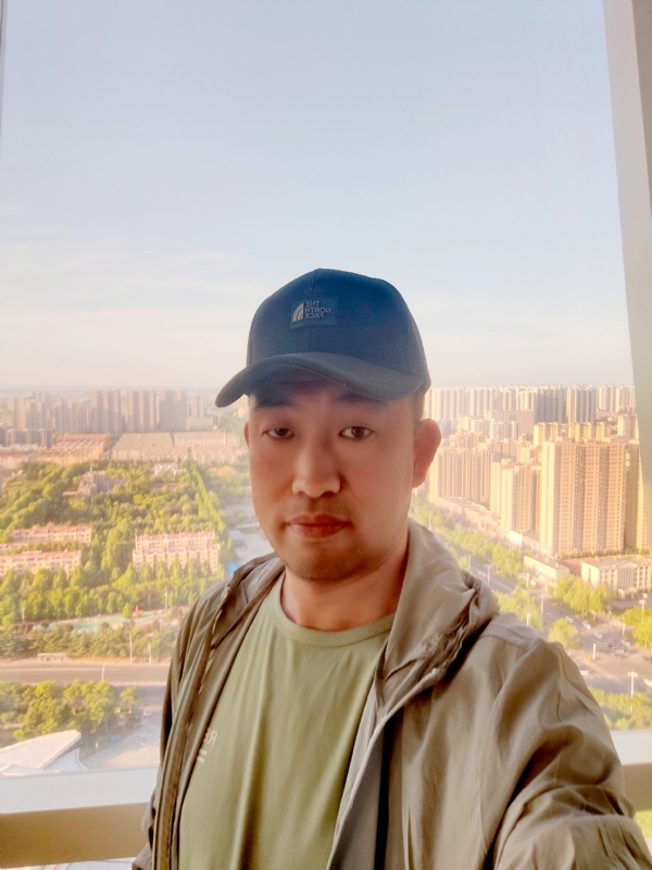 勇攀高峰的第一张照片--信阳相亲服务中心
