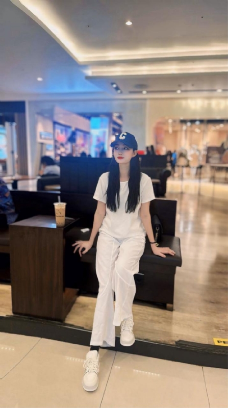卖火柴的小女孩的第一张照片--信阳相亲服务中心
