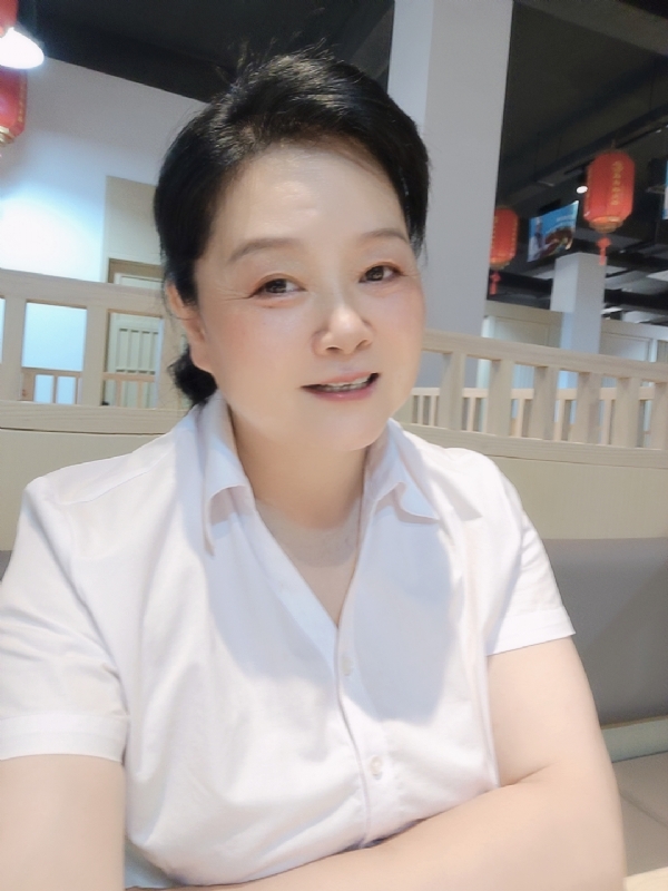 丁姐爱生活的第一张照片--信阳相亲服务中心
