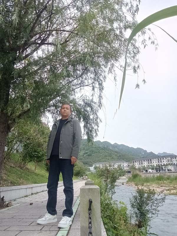 飞雪飘零的第一张照片--信阳相亲服务中心