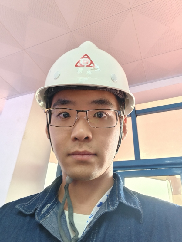何鹏宇的第二张照片--信阳相亲服务中心