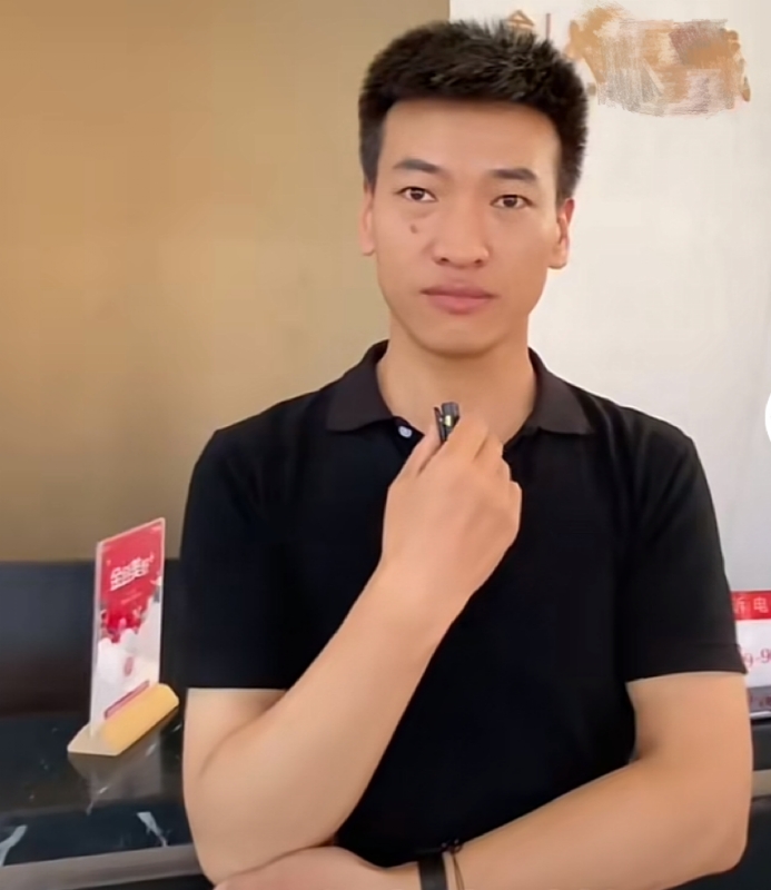 一杯梁白开的第一张照片--信阳相亲服务中心