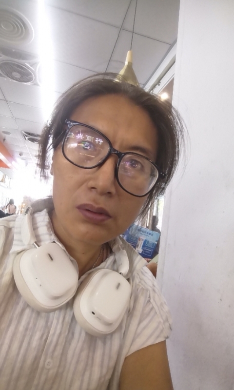 冬天的蔷薇的第三张照片--信阳相亲服务中心
