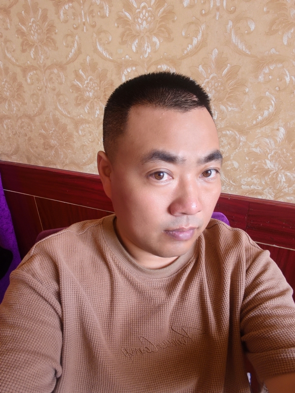 擦亮眼睛向前看的第一张照片--信阳相亲服务中心