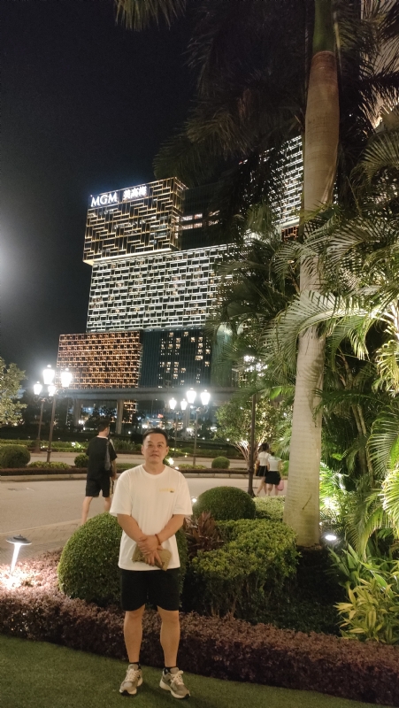 熟悉的身影的第一张照片--信阳相亲服务中心