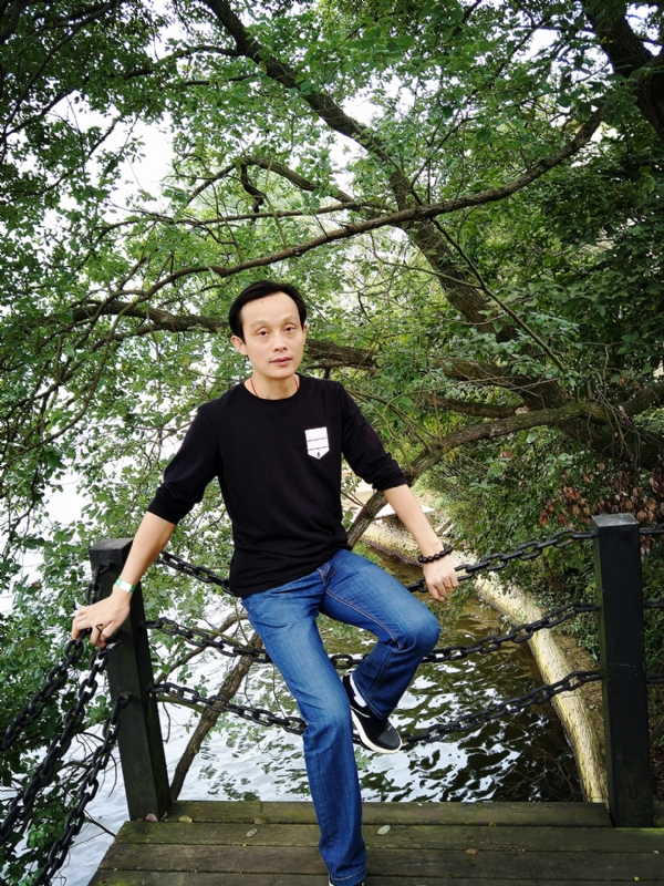 易进的第一张照片--信阳相亲服务中心