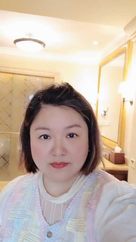 衎静玲瓏的第一张照片--信阳相亲服务中心
