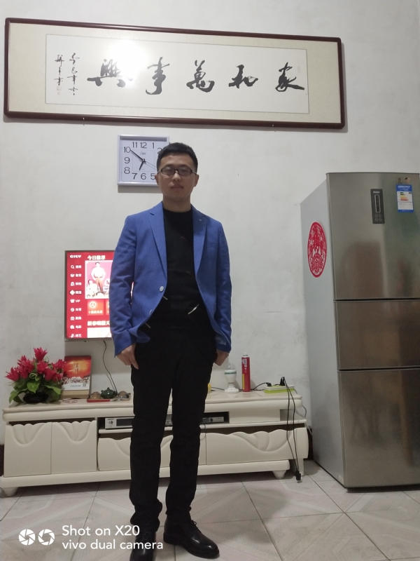 孤独的狼的第一张照片--信阳相亲服务中心