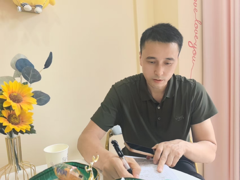 笑看一切的第二张照片--信阳相亲服务中心