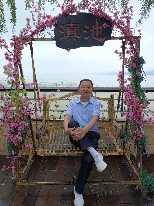 奋斗的第一张照片--信阳相亲服务中心