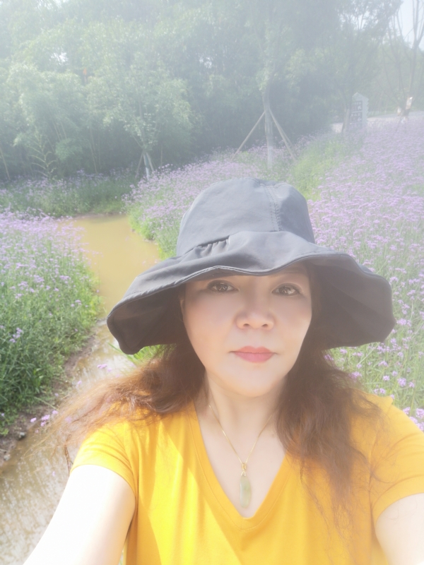 宛霞的第三张照片--信阳相亲服务中心