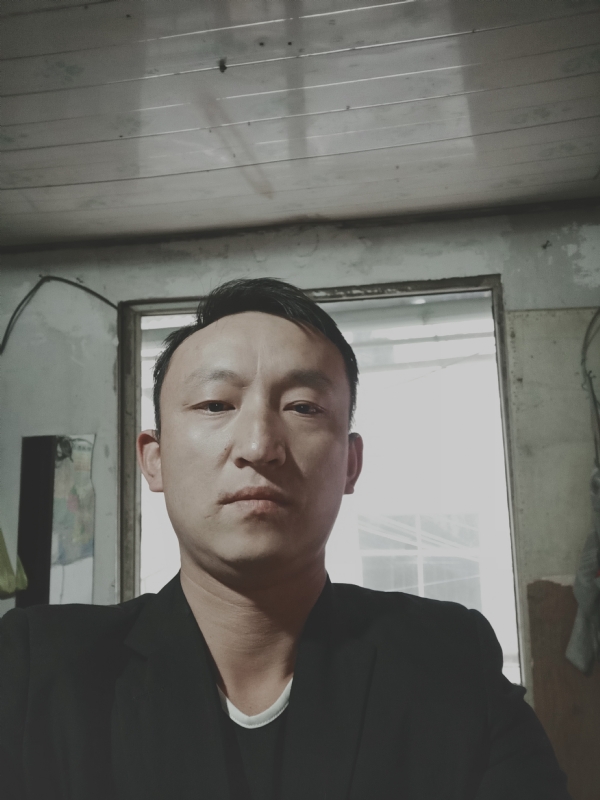 放弃爱你的第一张照片--信阳相亲服务中心