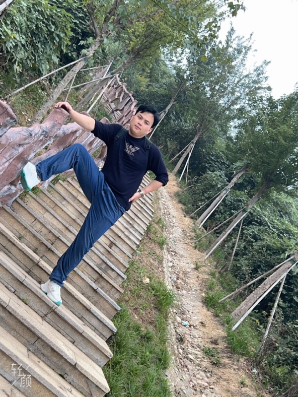 择一人白头偕老的第二张照片--信阳相亲服务中心
