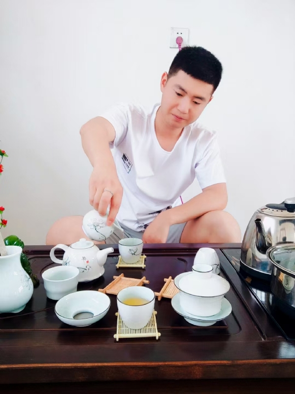 日月的第三张照片--信阳相亲服务中心