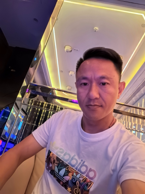 辞岸的第一张照片--信阳相亲服务中心