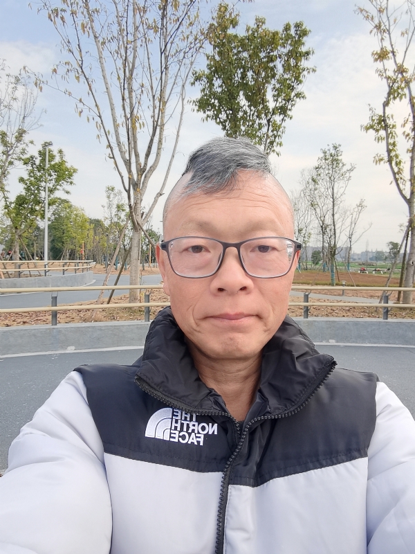 做喜欢的事的第一张照片--信阳相亲服务中心