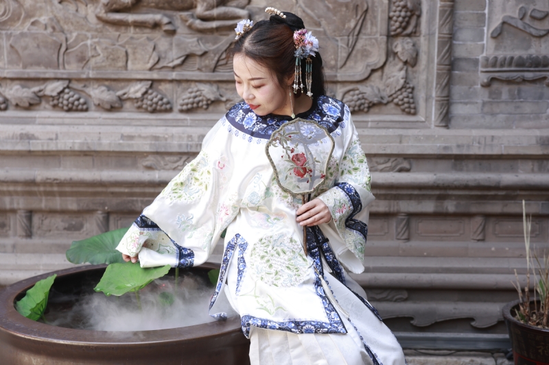 认真的雪的第一张照片--信阳相亲服务中心