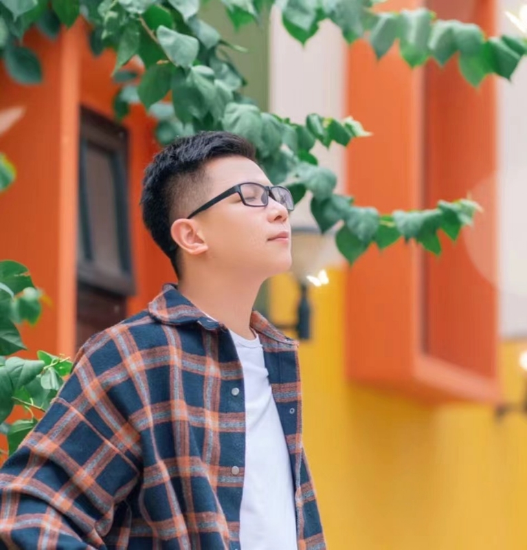 版本之子的第一张照片--信阳相亲服务中心