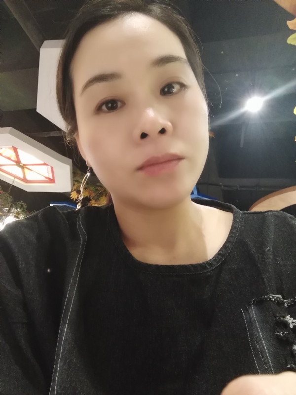 喜欢黑巧的第一张照片--信阳相亲服务中心